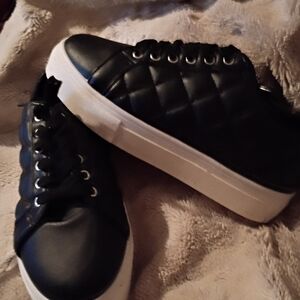 Black Quilted Women's Sneakers Size 8 NEW Bamboo